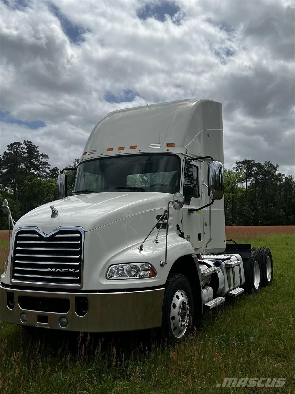 Mack CXU 613 Autotractoare