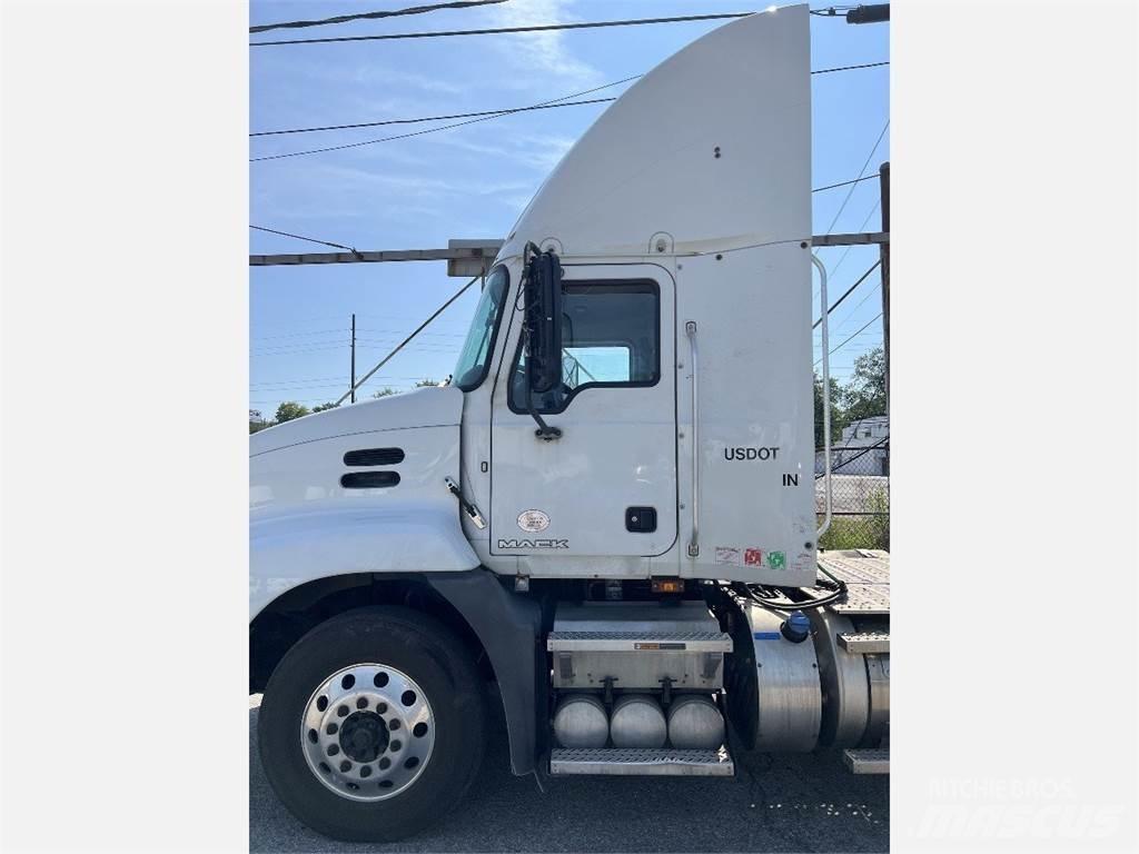Mack CXU613 Autotractoare