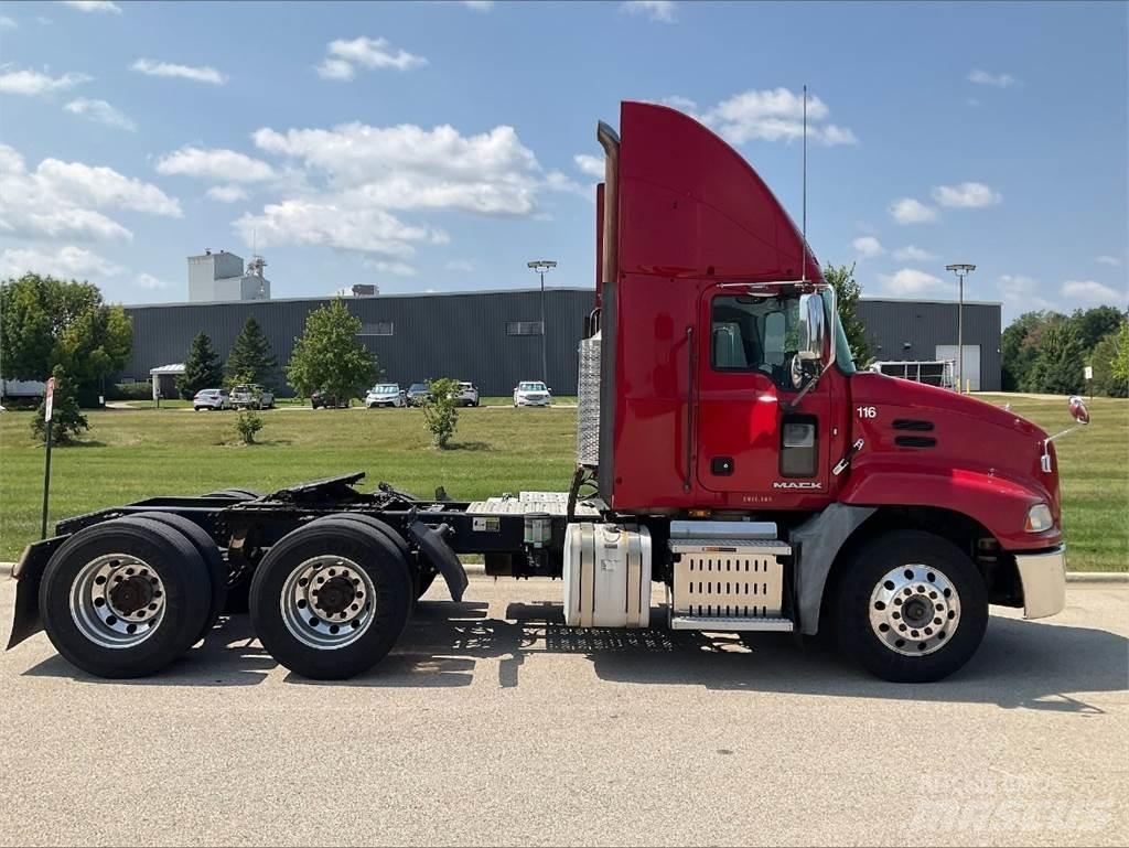Mack CXU613 Autotractoare
