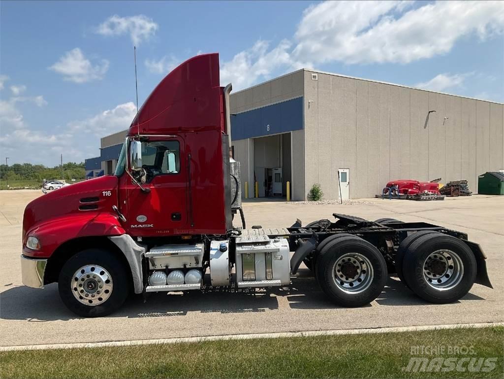 Mack CXU613 Autotractoare