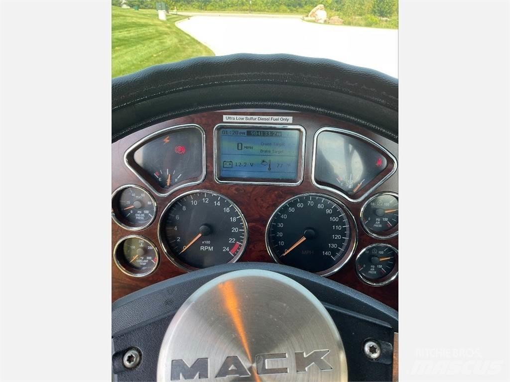 Mack CXU613 Autotractoare