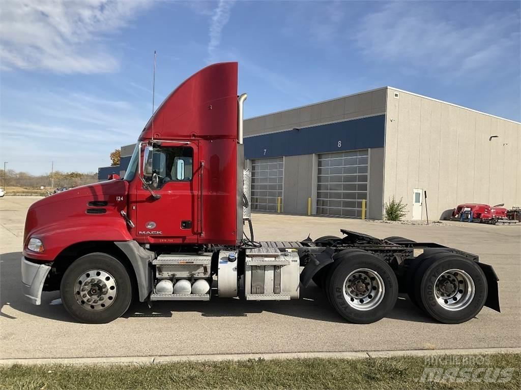 Mack CXU613 Autotractoare