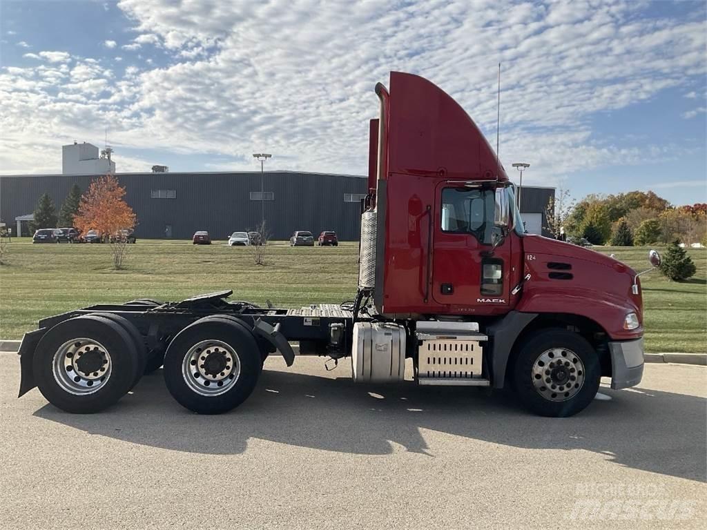 Mack CXU613 Autotractoare