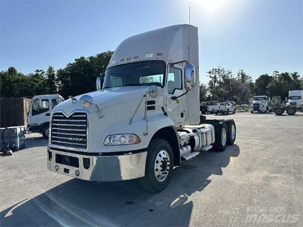 Mack CXU613 Autotractoare
