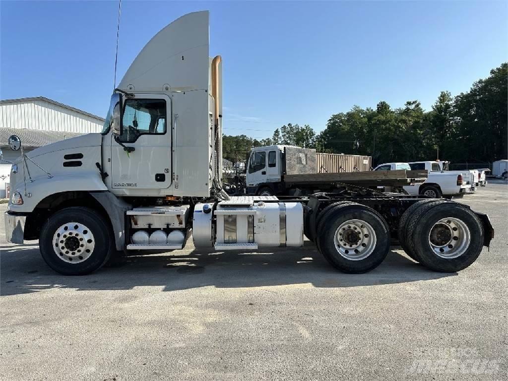 Mack CXU613 Autotractoare
