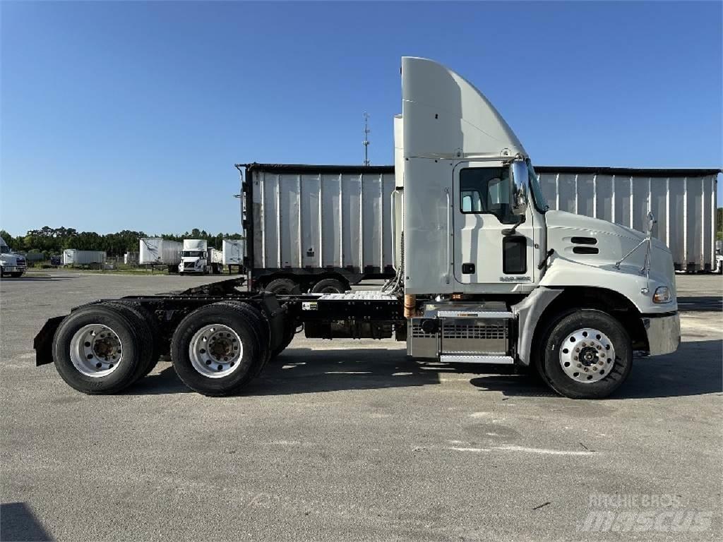 Mack CXU613 Autotractoare