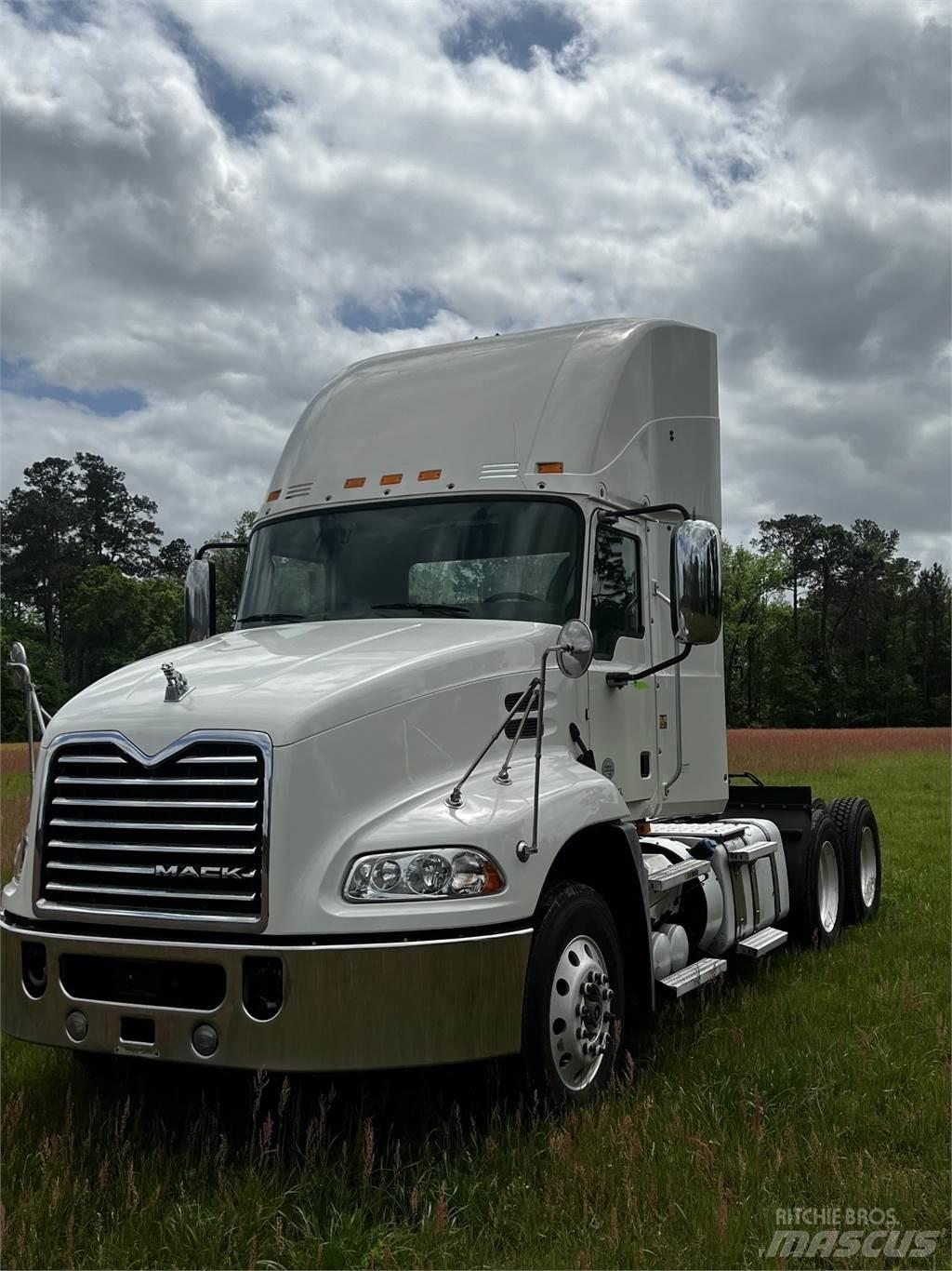 Mack CXU613 Autotractoare