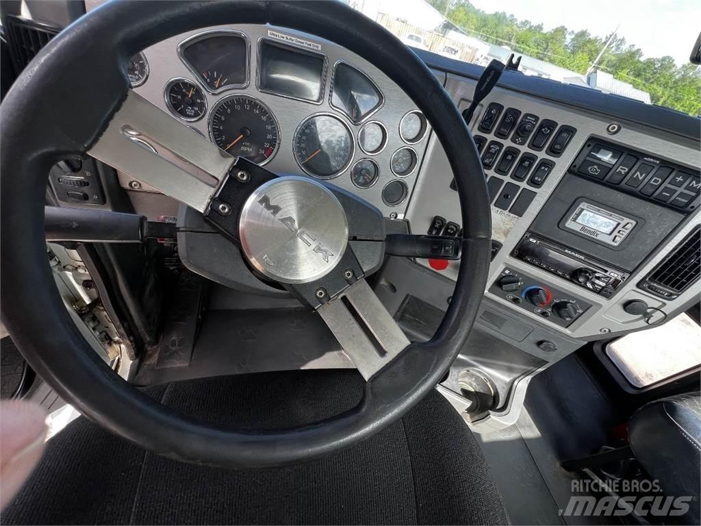 Mack CXU613 Autotractoare