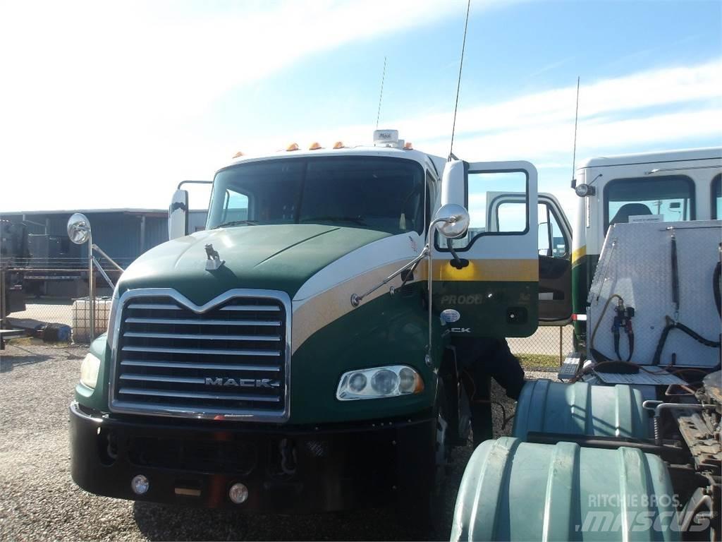 Mack CXU613 Autotractoare