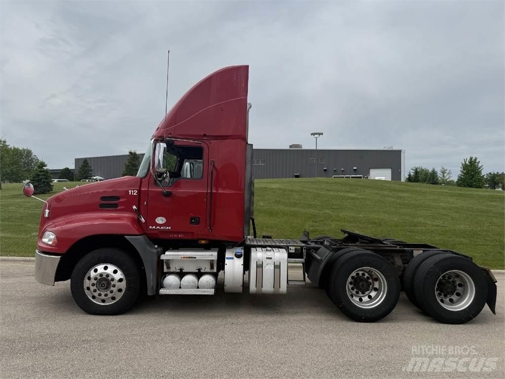 Mack CXU613 Autotractoare