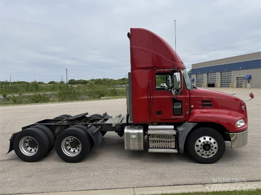 Mack CXU613 Autotractoare