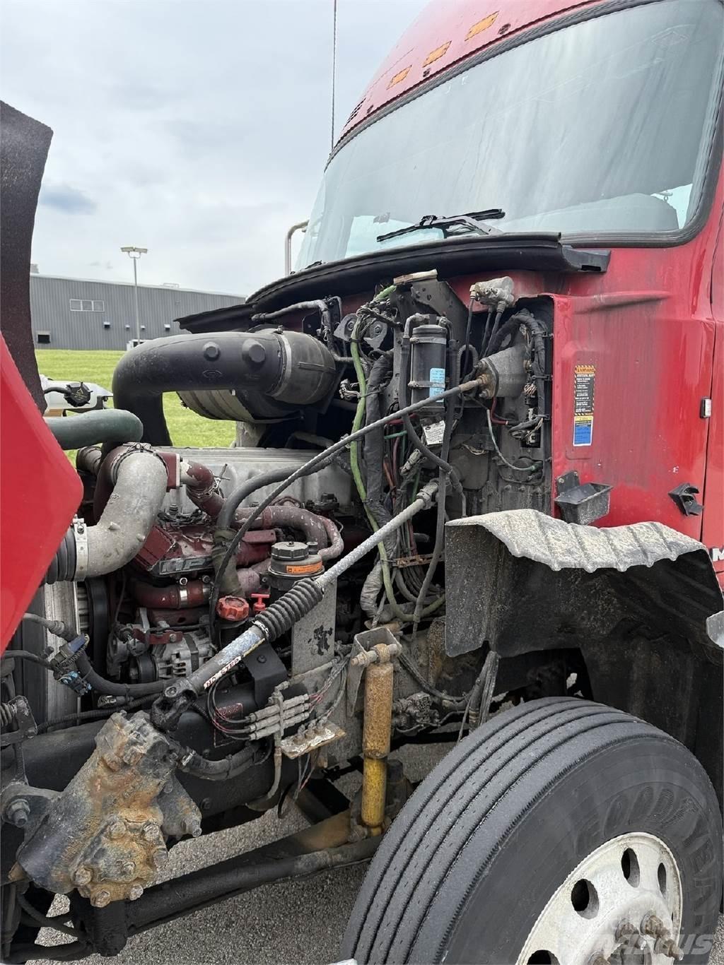 Mack CXU613 Autotractoare