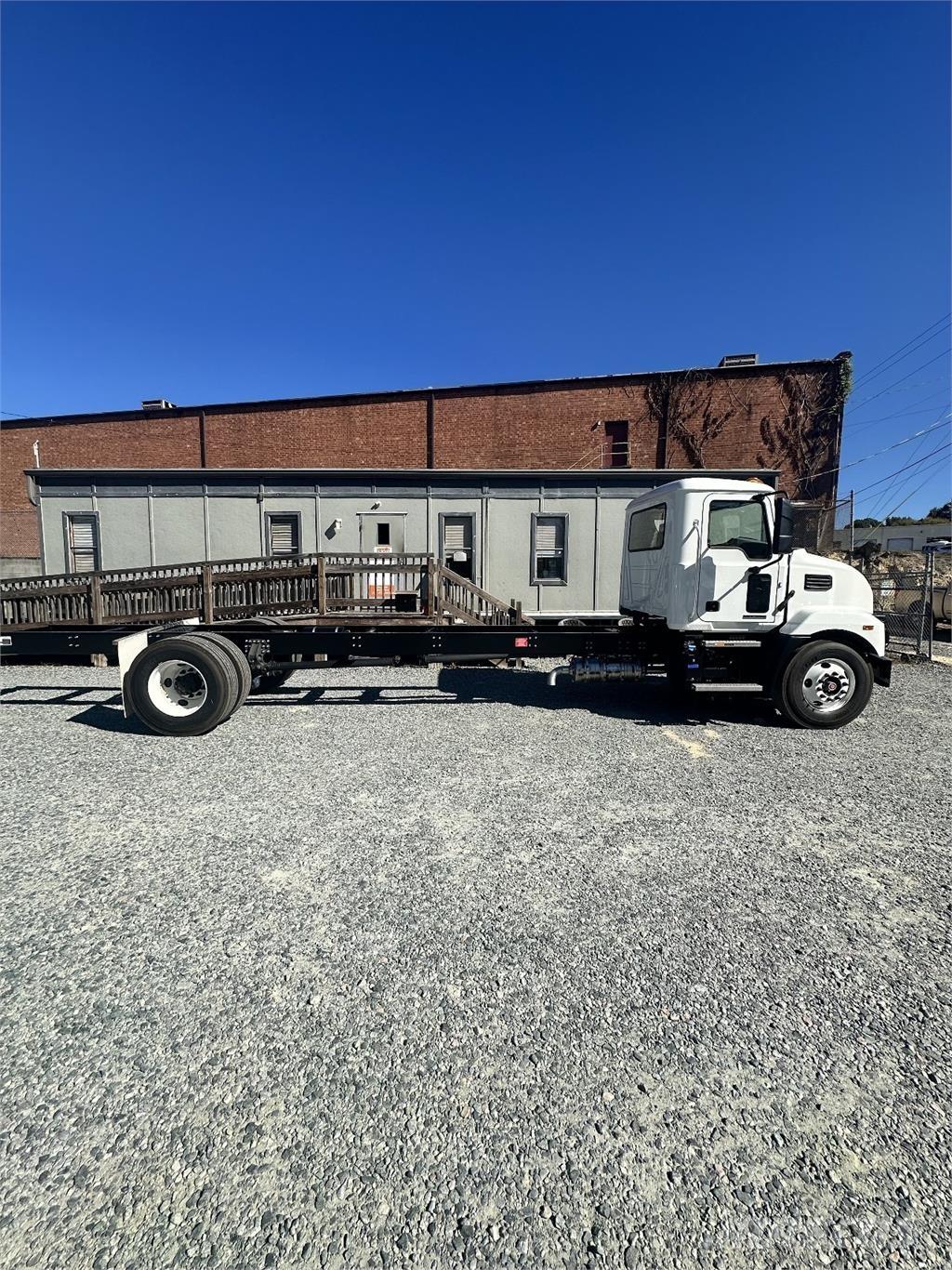 Mack MD6 Camion cabina sasiu