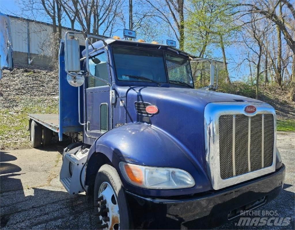 Peterbilt 337 Camioane platforma/prelata