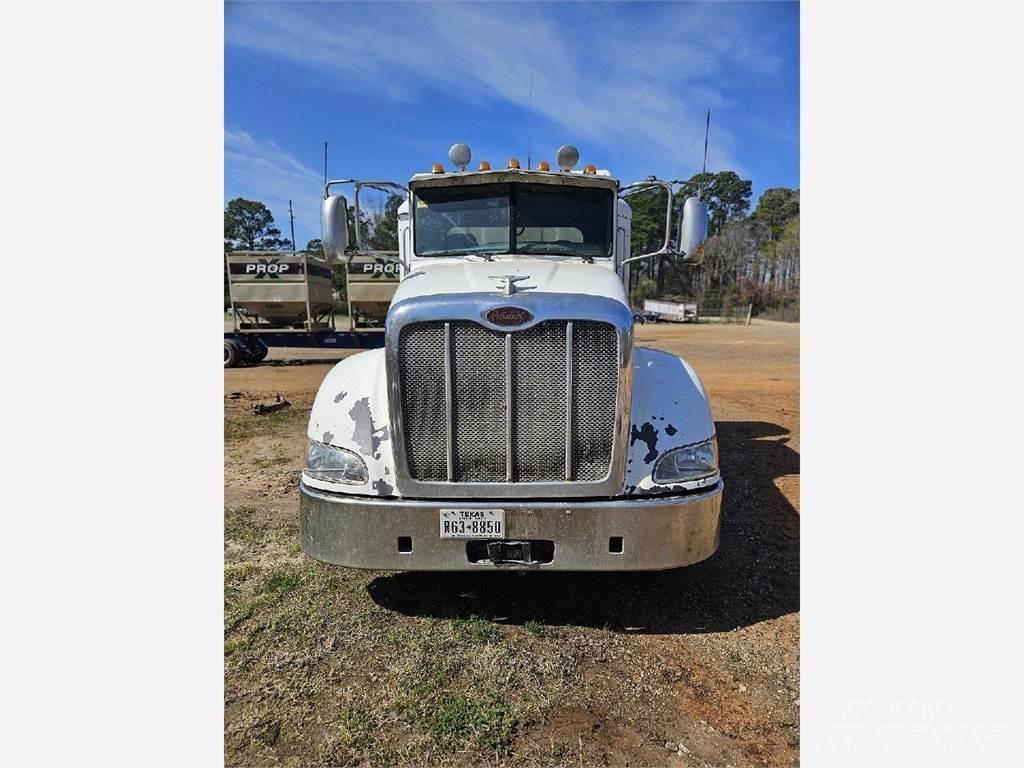 Peterbilt 384 Autotractoare