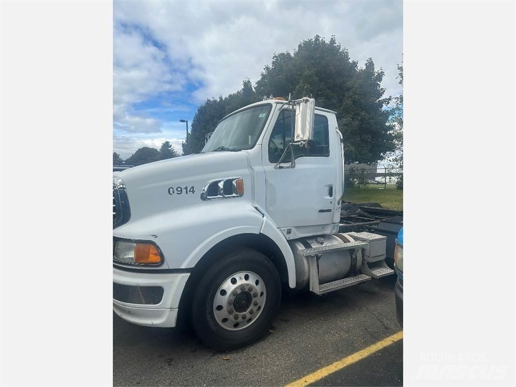 Sterling A9500 Autotractoare
