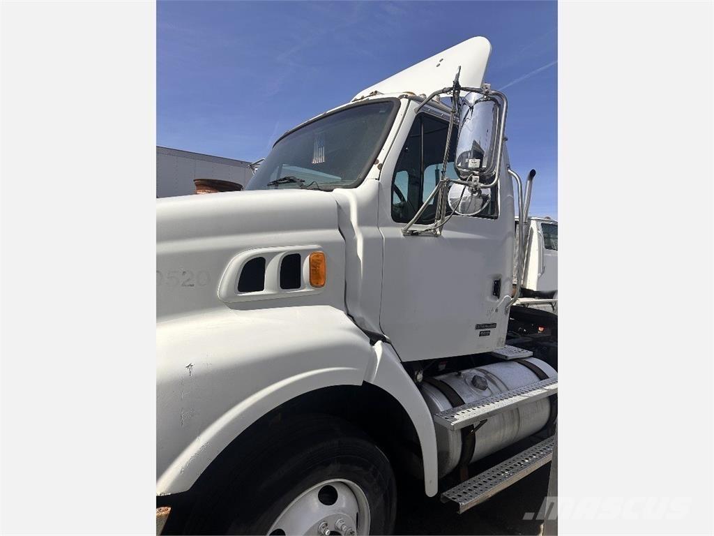 Sterling A9500 Autotractoare