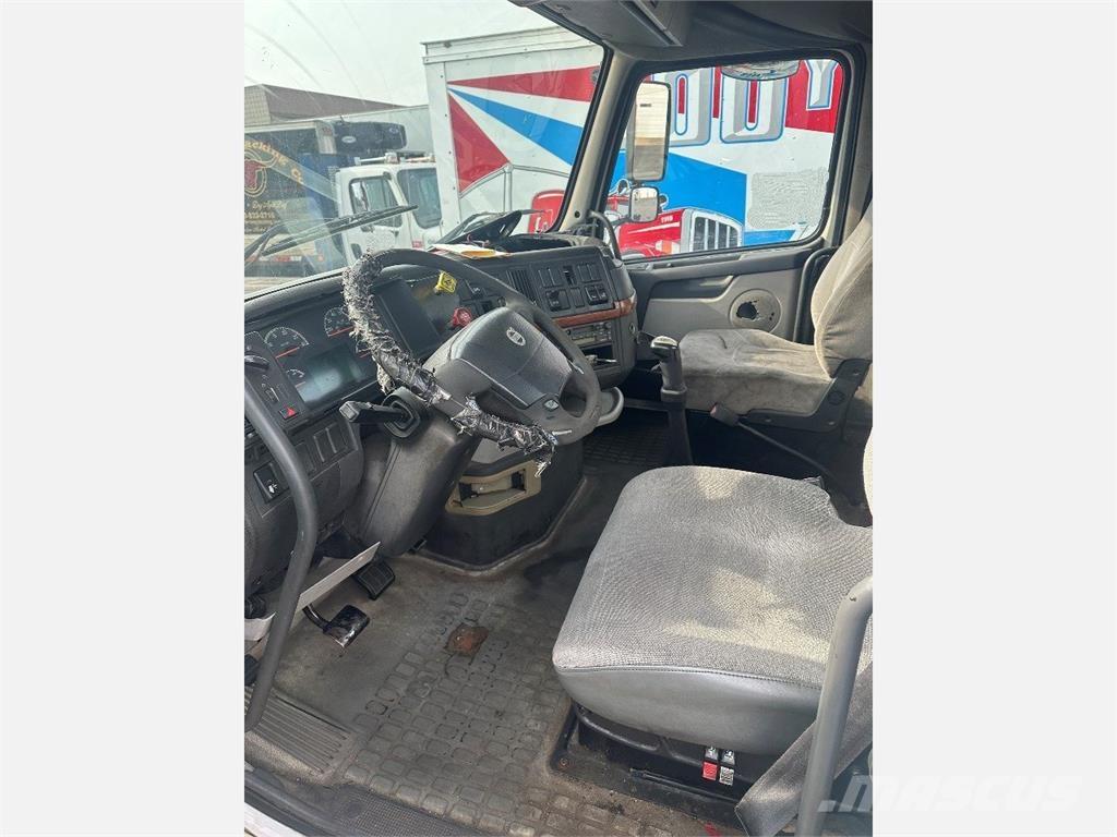 Volvo VNL Autotractoare