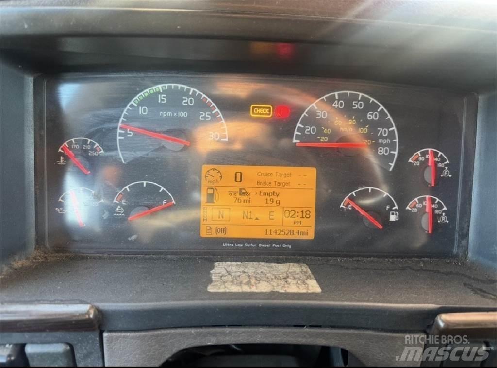 Volvo VNL 780 Autotractoare