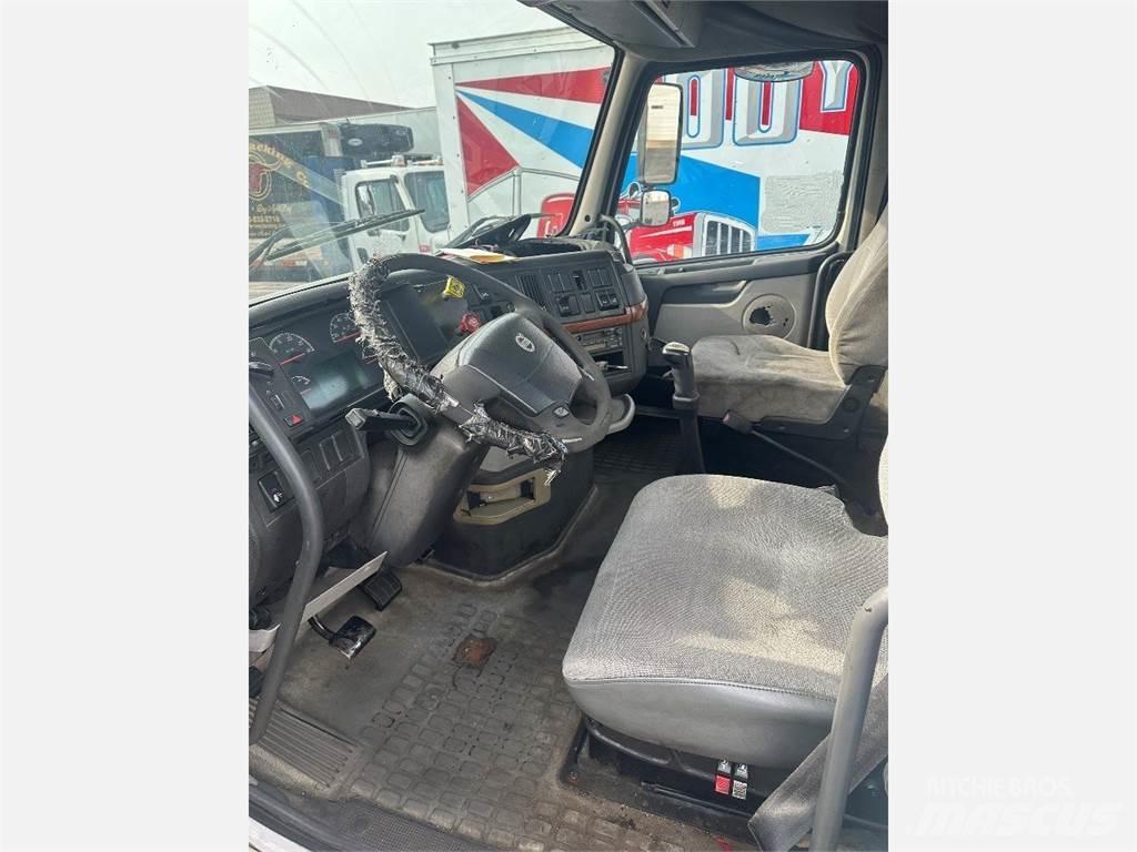 Volvo VNL300 Autotractoare