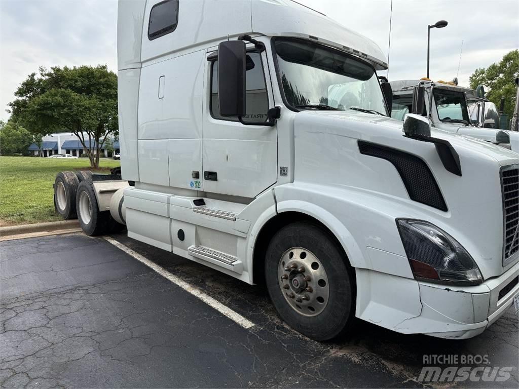 Volvo VNL64T670 Autotractoare