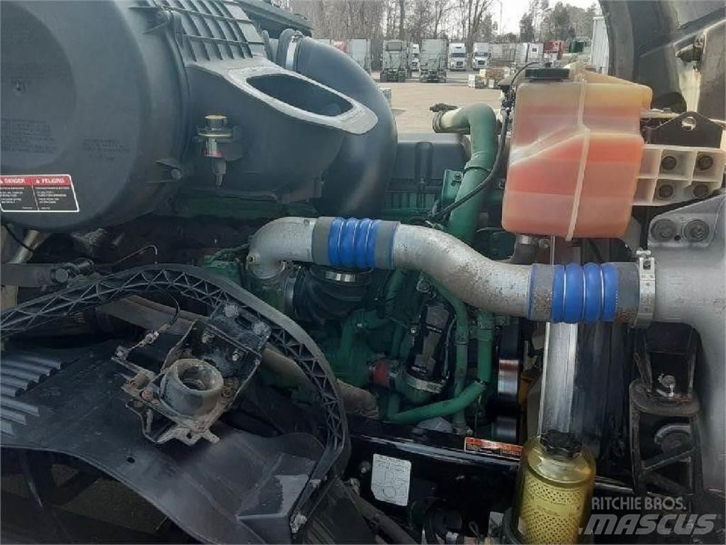 Volvo VNL64T670 Autotractoare