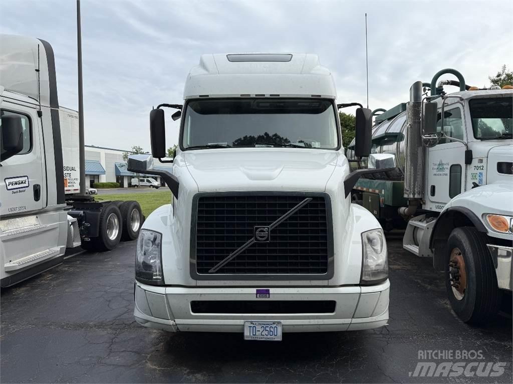 Volvo VNL64T670 Autotractoare