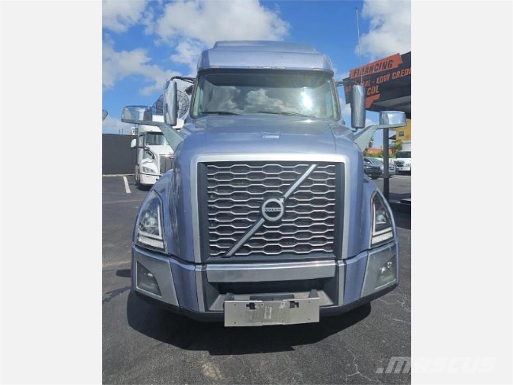 Volvo VNL64T760 Autotractoare