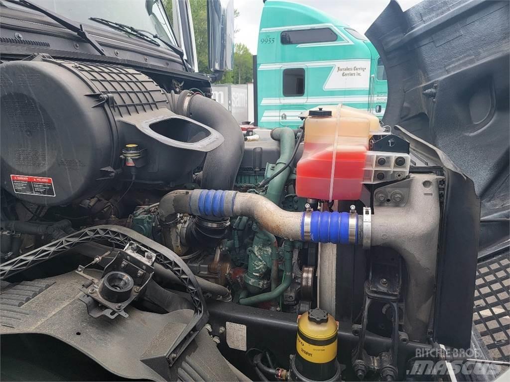 Volvo VNL64T780 Autotractoare