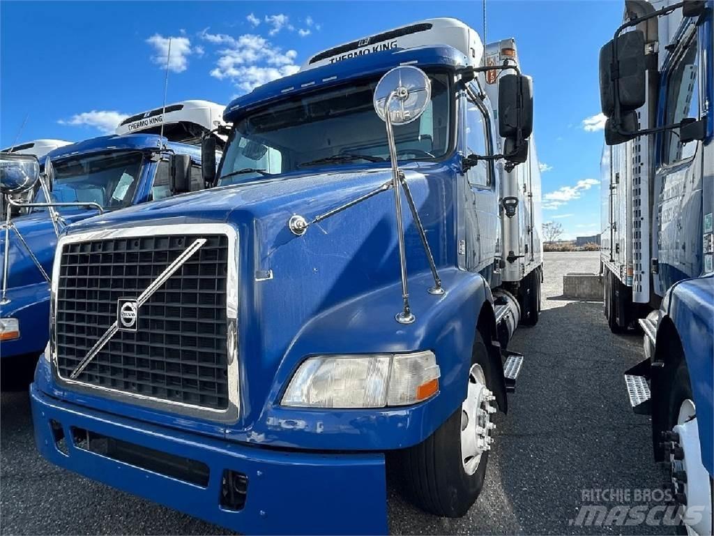Volvo VNM64T200 Camion cu control de temperatura