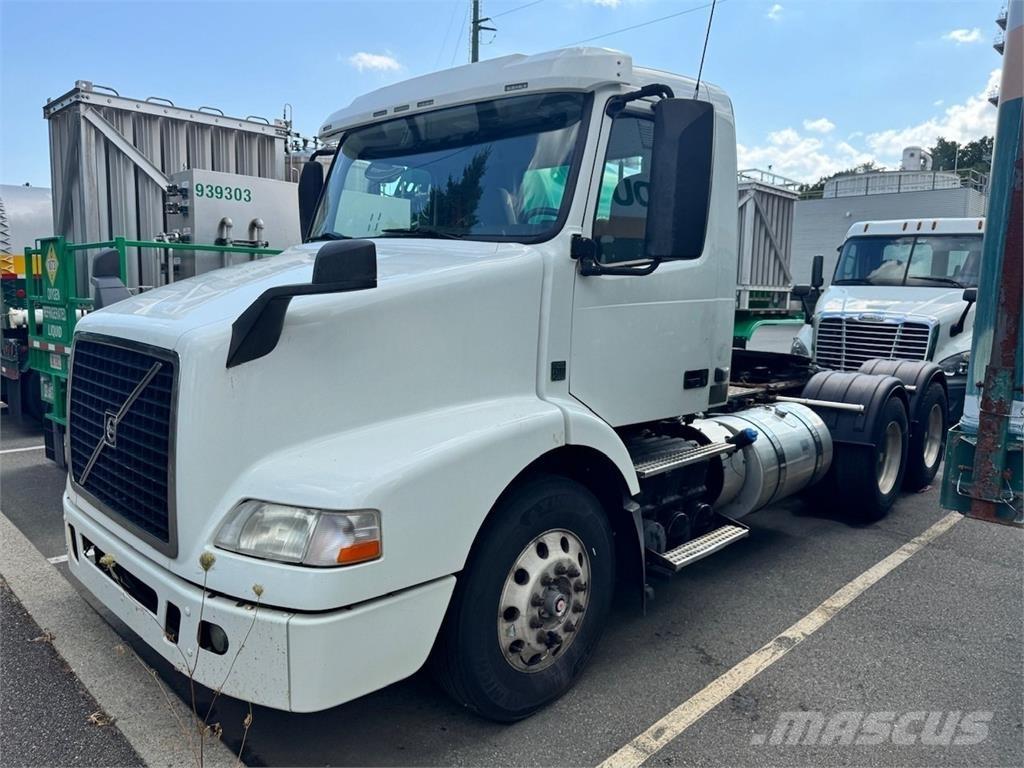 Volvo VNM64T200 Autotractoare