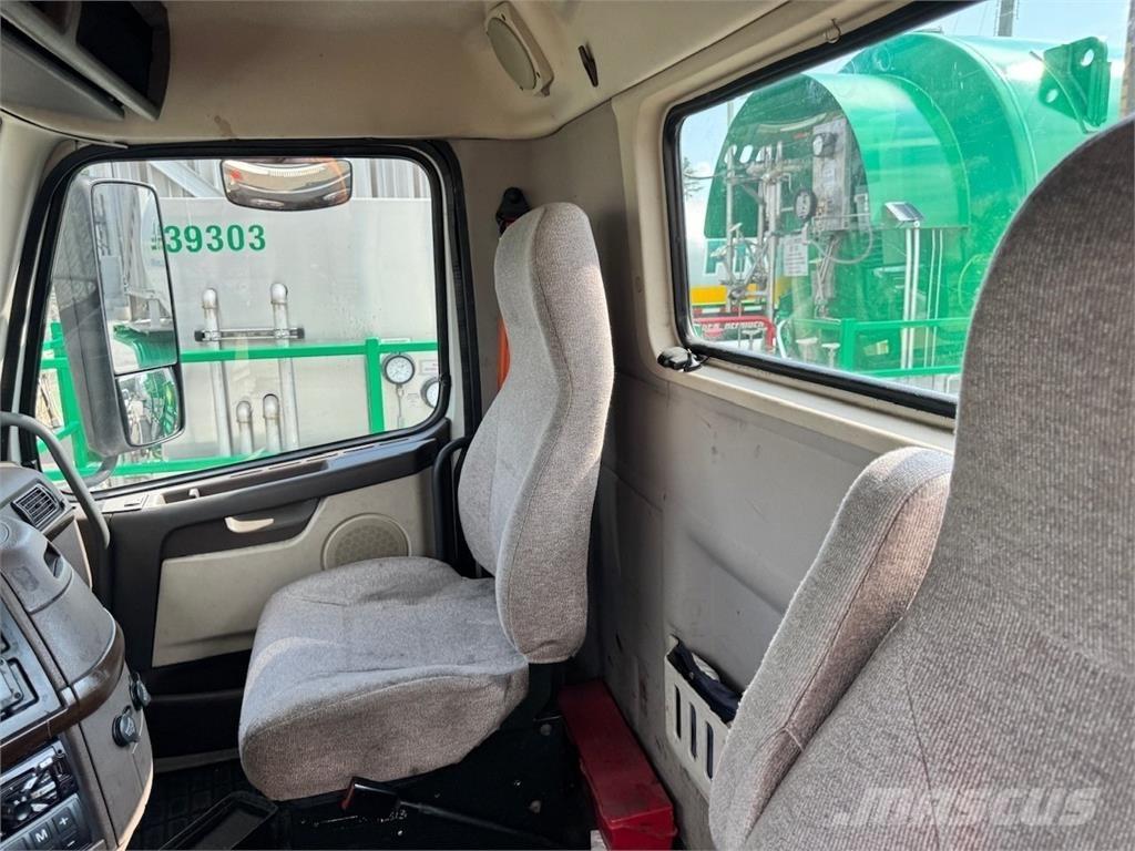 Volvo VNM64T200 Autotractoare