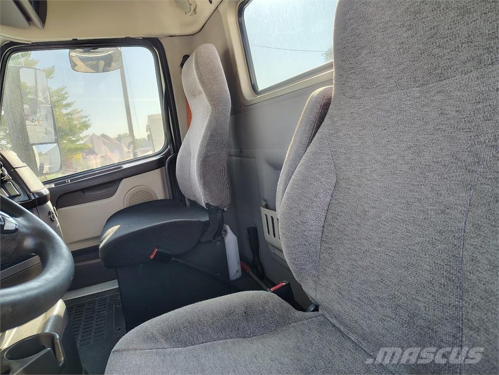 Volvo VNM64T200 Autotractoare