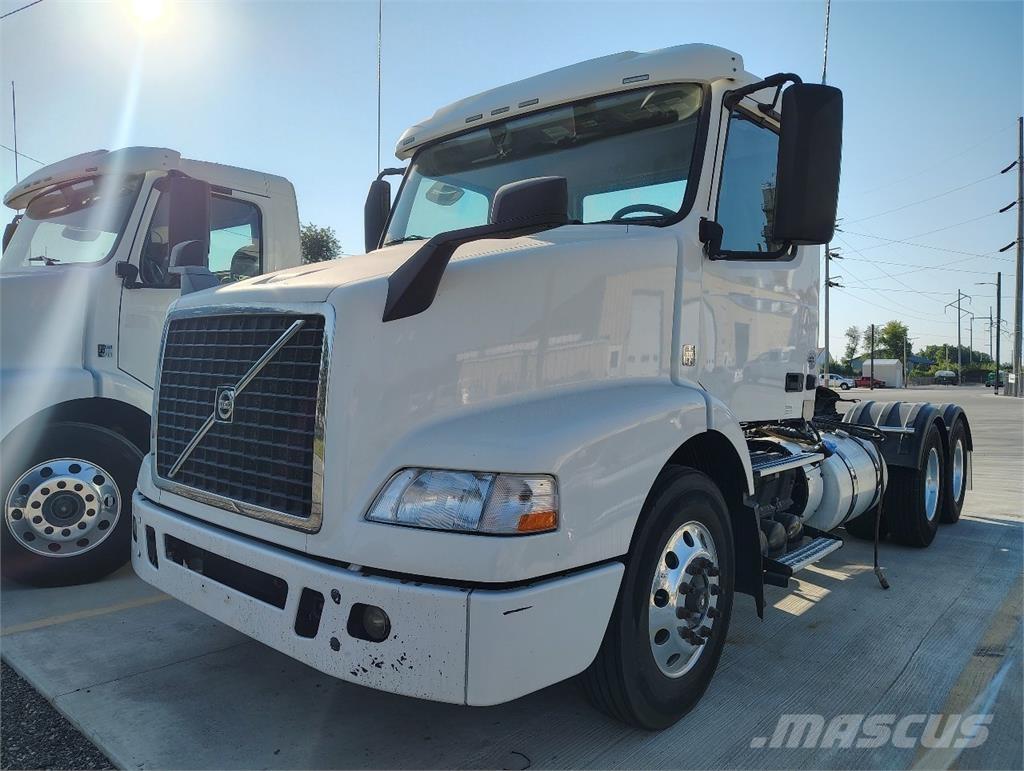 Volvo VNM64T200 Autotractoare