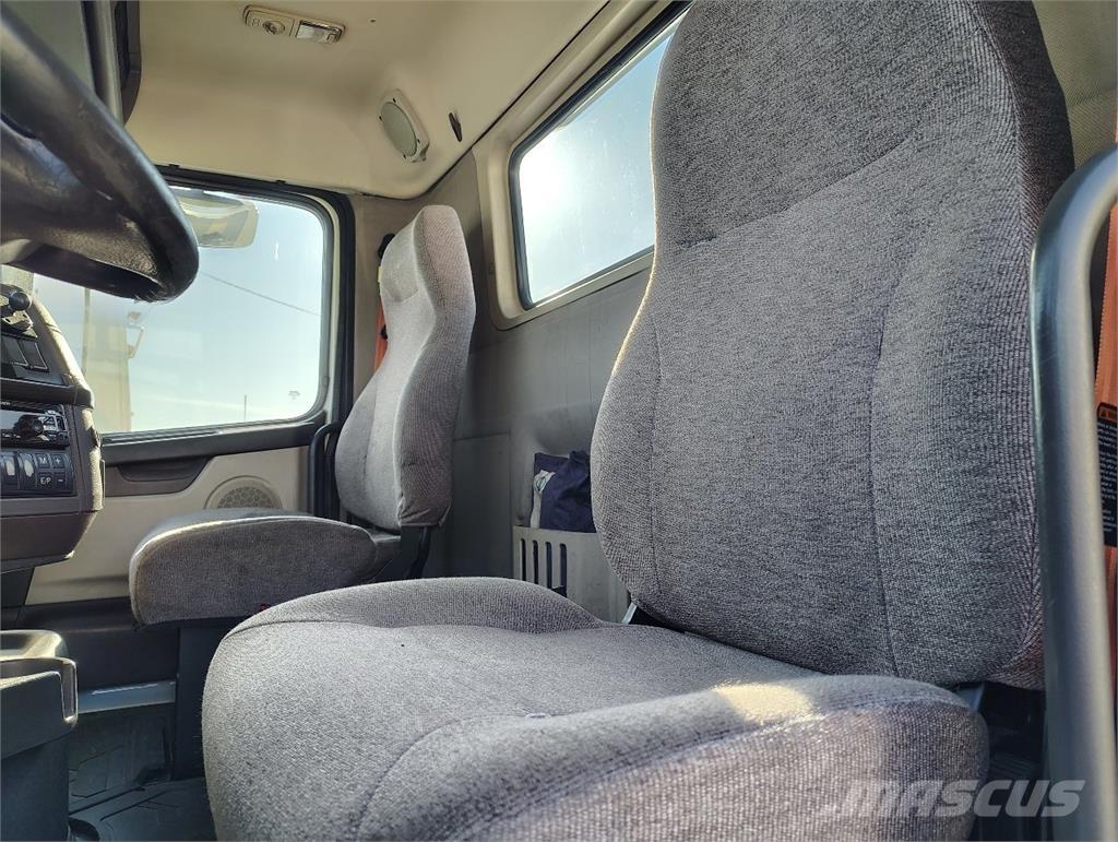 Volvo VNM64T200 Autotractoare