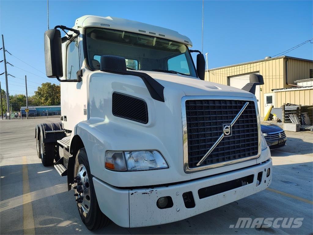 Volvo VNM64T200 Autotractoare