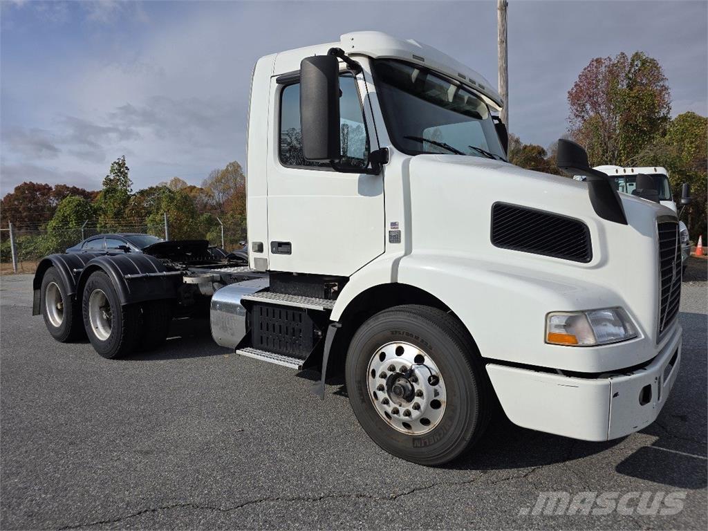 Volvo VNM64T200 Autotractoare