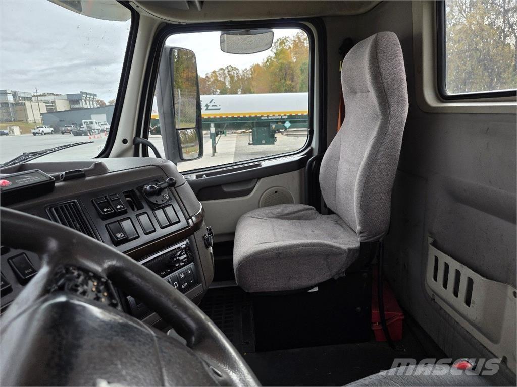Volvo VNM64T200 Autotractoare
