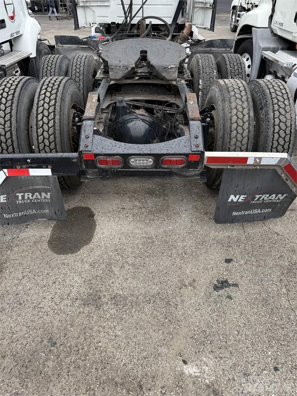 Volvo VNR64T300 Autotractoare