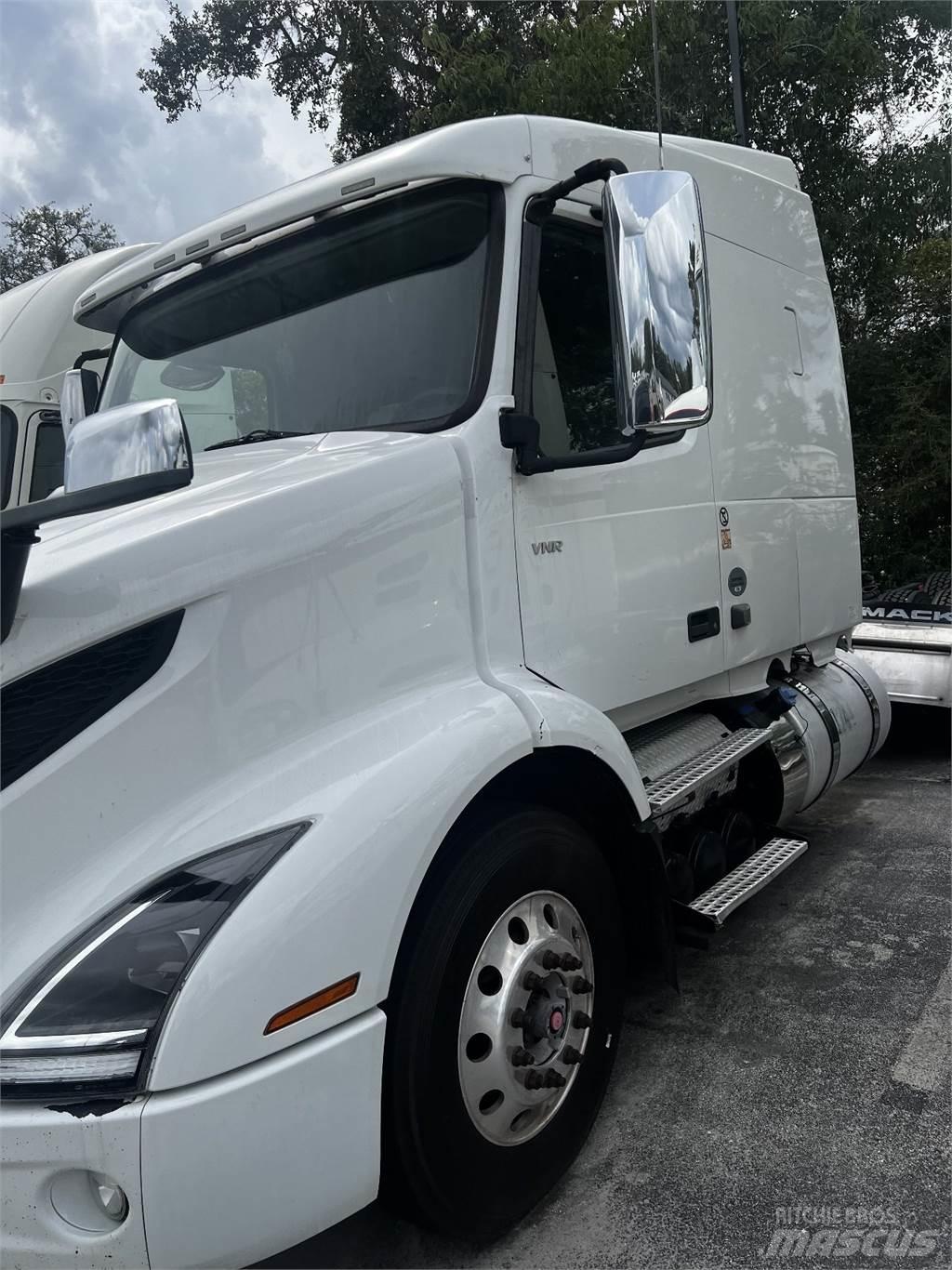 Volvo VNR64T640 Autotractoare