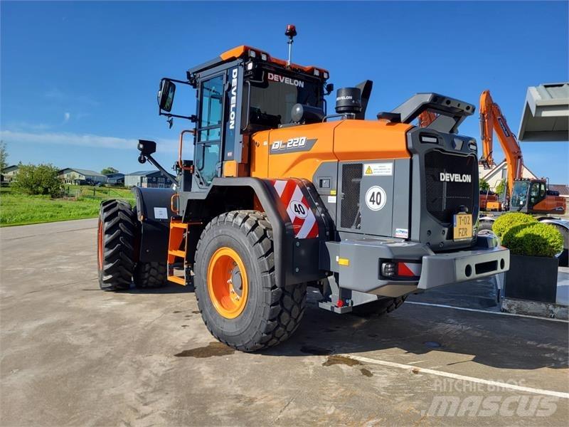 Develon DL220-7 Incarcator pe pneuri