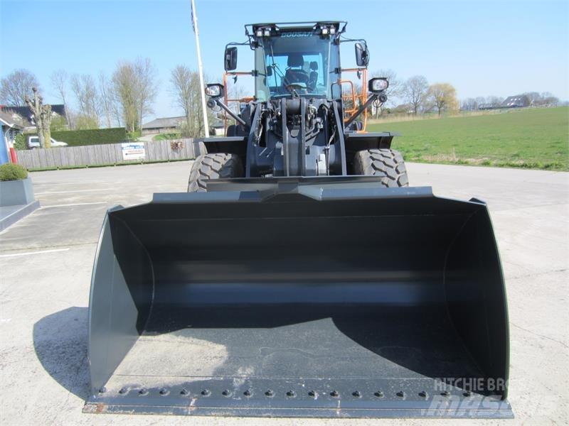 Develon DL380-7 Incarcator pe pneuri