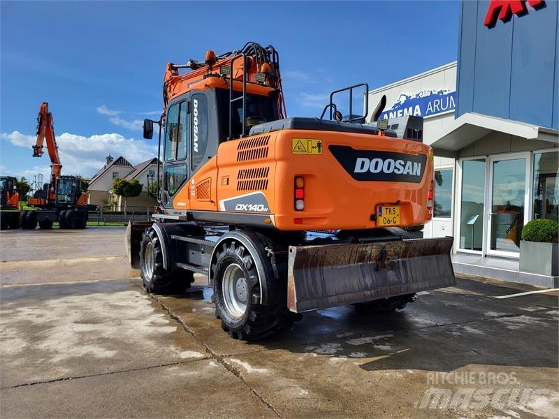 Doosan DX140W-5 Excavatoare cu roti