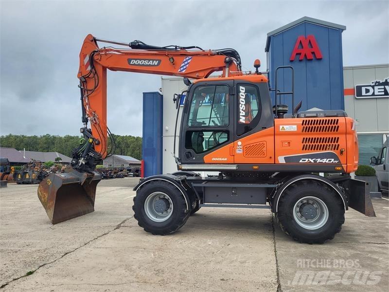 Doosan DX140W-5 Excavatoare cu roti