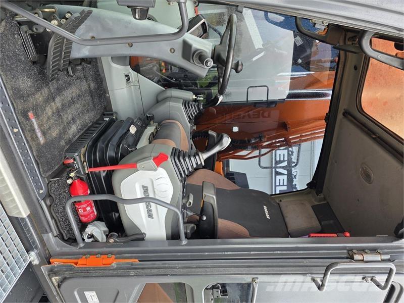 Doosan DX170W-5 Excavatoare cu roti