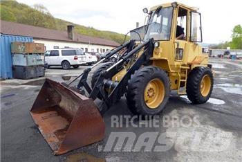 CAT IT12F Incarcator pe pneuri