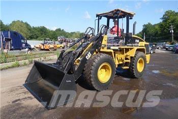 CAT IT14G Incarcator pe pneuri