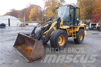 CAT IT14G Incarcator pe pneuri