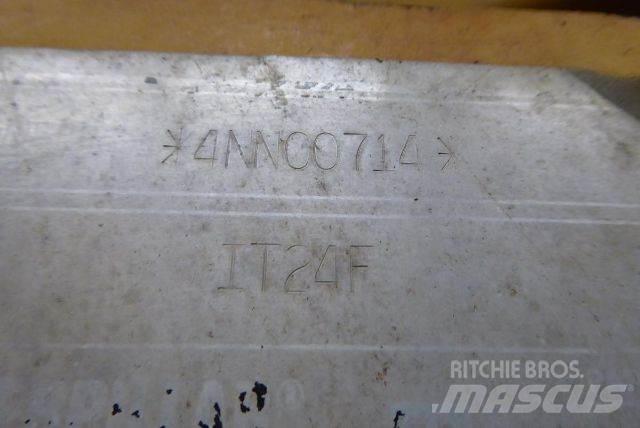 CAT IT24F Incarcator pe pneuri