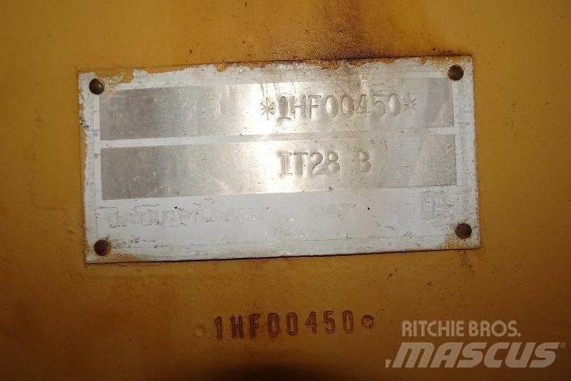 CAT IT28B Incarcator pe pneuri